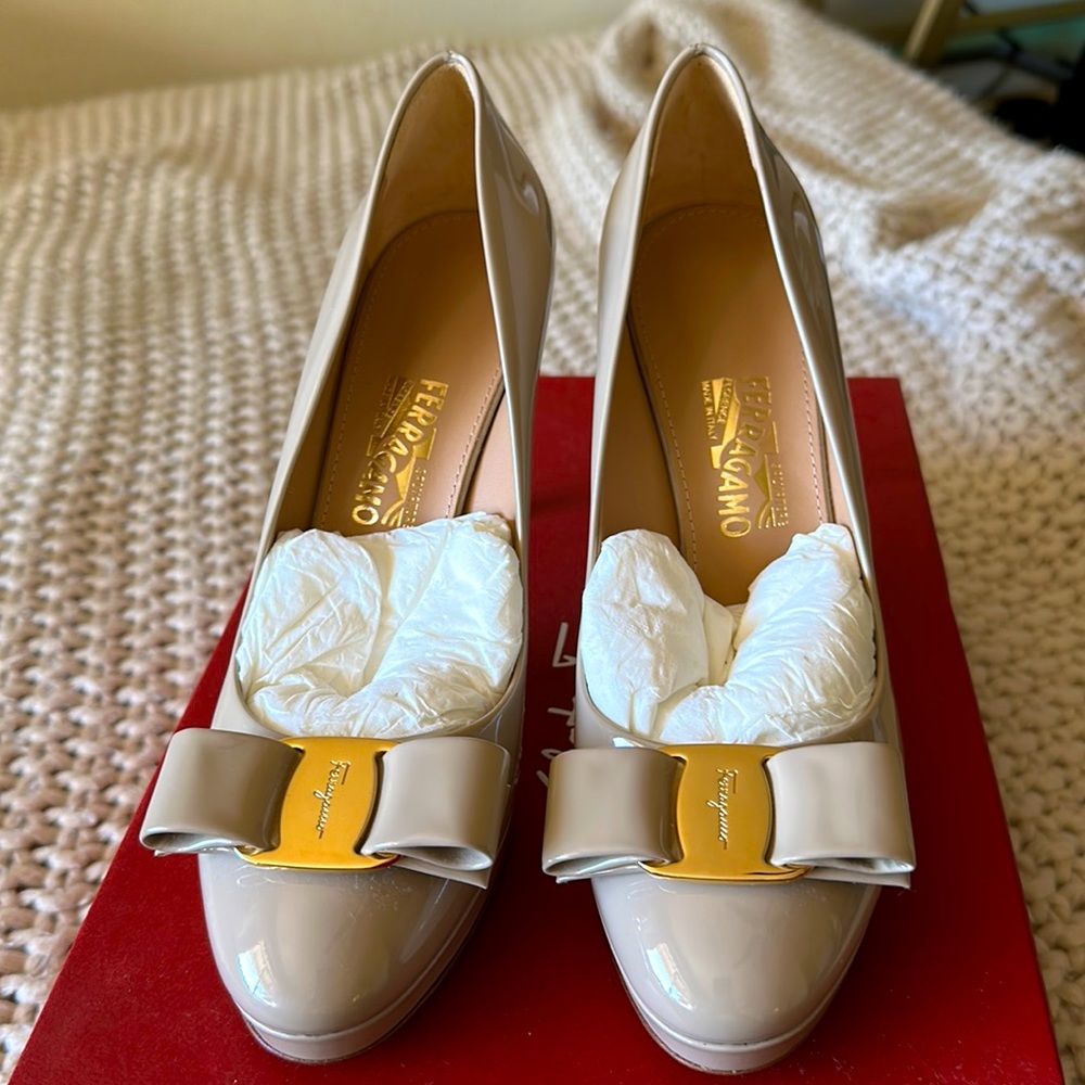 NWOT Ferragamo heels